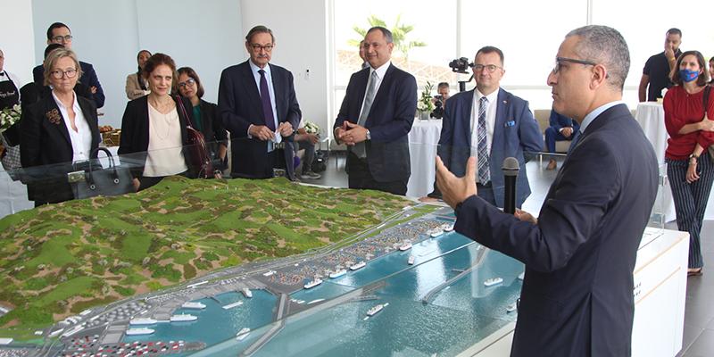 Tanger : Les Ambassadeurs de l’UE visitent Tanger Med et Renault