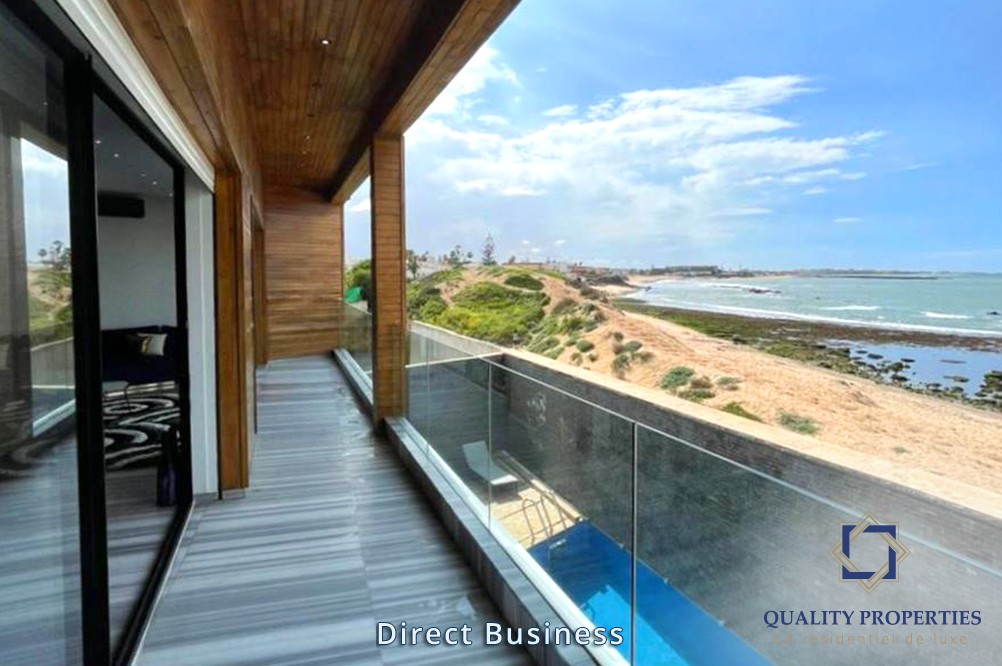 A vendre - Villa d'architecte pieds dans l'eau de 520 m².