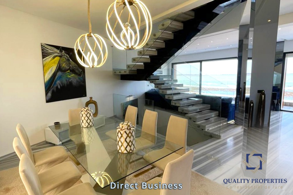 A vendre - Villa d'architecte pieds dans l'eau de 520 m².