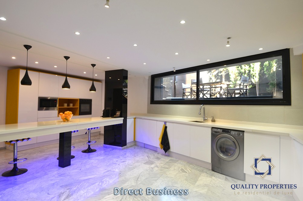 A vendre - Villa d'architecte pieds dans l'eau de 520 m².