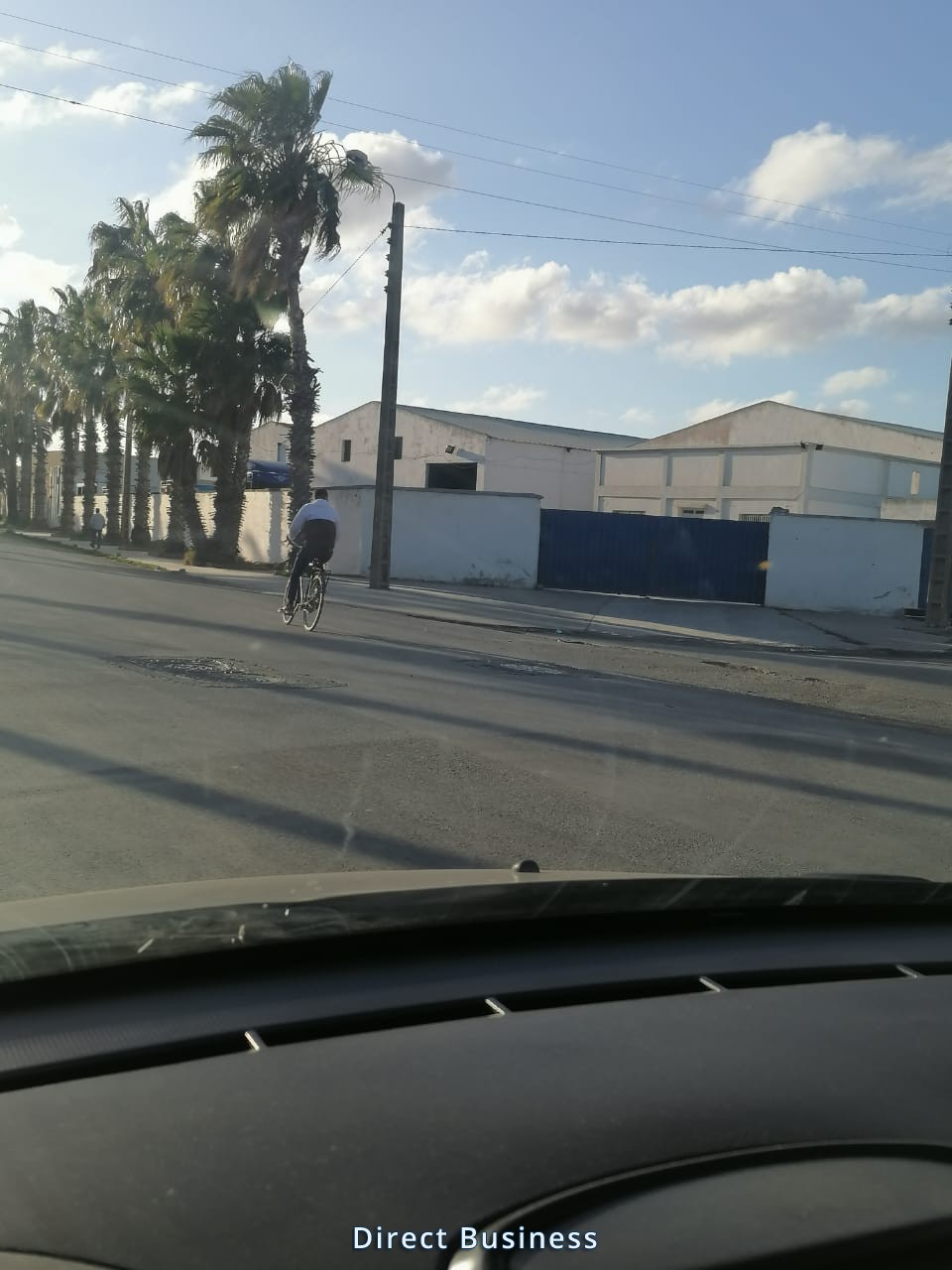 A vendre local dans zone industrielle